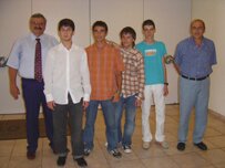 Η αποστολή της Ελλάδας στο Μεξικό: Χρήστος-Απόστολος Μαντουλίδης (Β΄ Λυκείου), Ιδ. εκπαιδ. Μαντουλίδη Θεσσαλονίκη, Χρήστος Τζάμος (Γ΄ Λυκείου), 4ο Χαλανδρίου, Διονύσιος Ζήνδρος (Γ΄ Λυκείου), 4ο Ιωαννίνων, Ιωάννης Χατζημίχος (Α΄ Λυκείου), 8ο Λάρισας